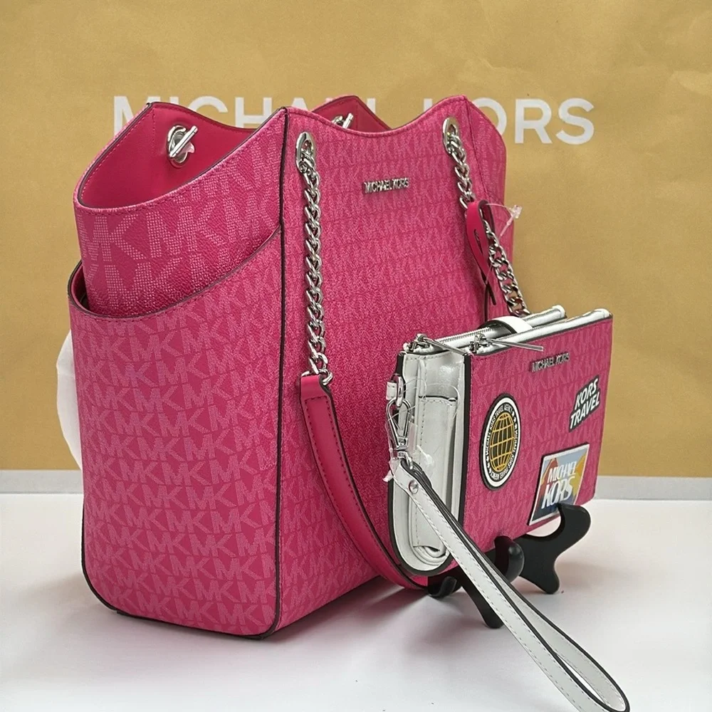 MICHAEL KORS Large Signature Chain Shoulder Tote Bag & Large Wristlet
Dragonfrui - Picture 4 of 16